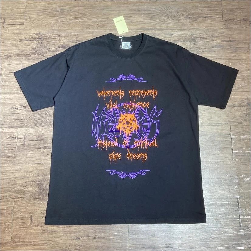 Vetements T-Shirts Graphic Print — 24
