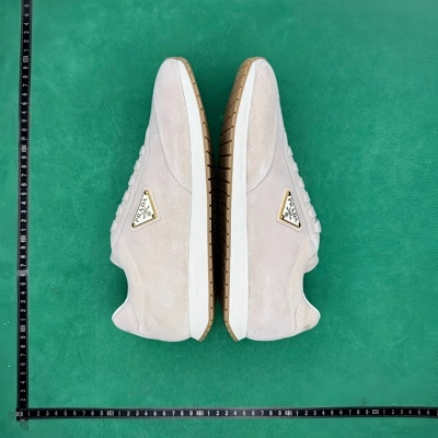 Prada Sneakers Low-top triangle-logo — 28