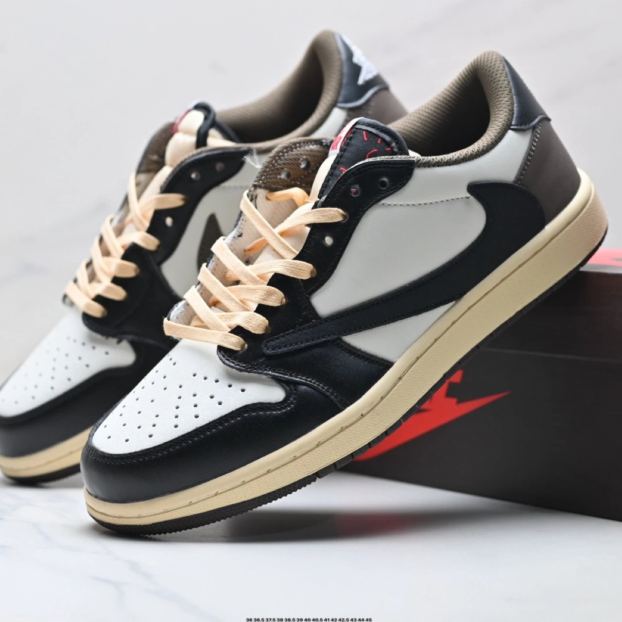 Nike Sneakers Air Jordan 1 Low — 1