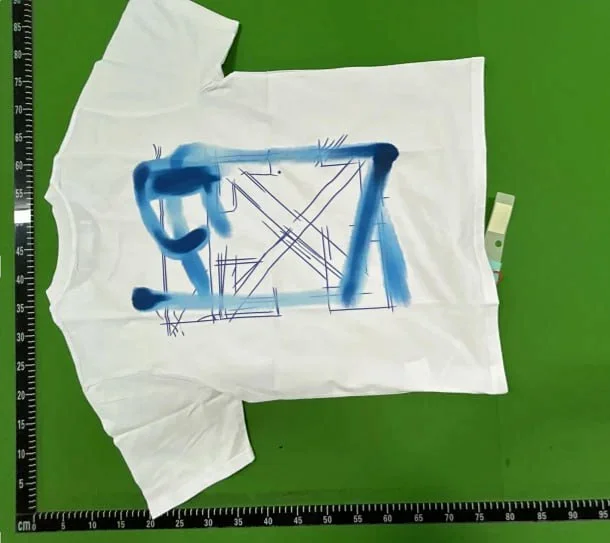 Off-White T-Shirts Arrow graphic print product detail image 8