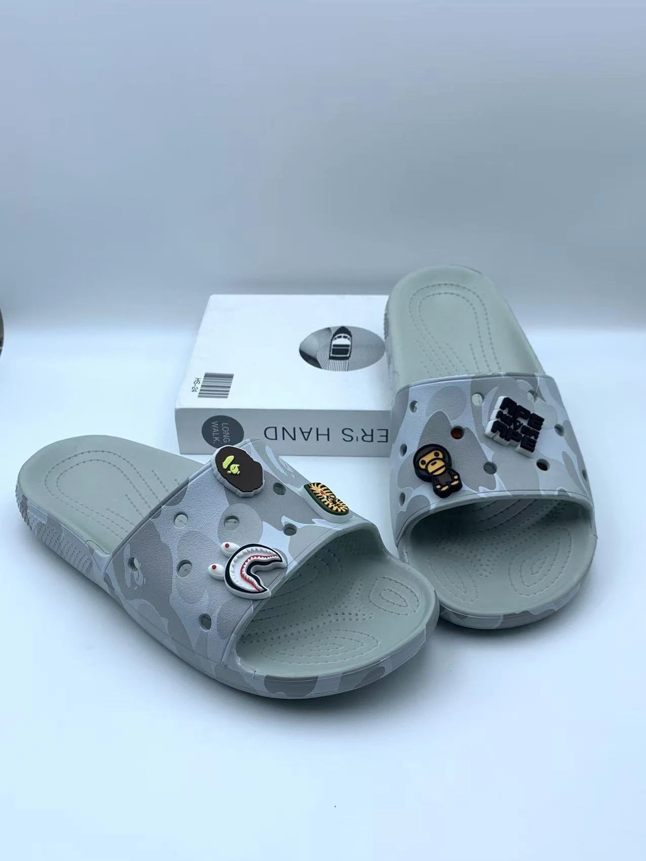 BAPE Slippers Camouflage Slide Sandals with Graphic Charms — Camouflage ape drag light gray-bag