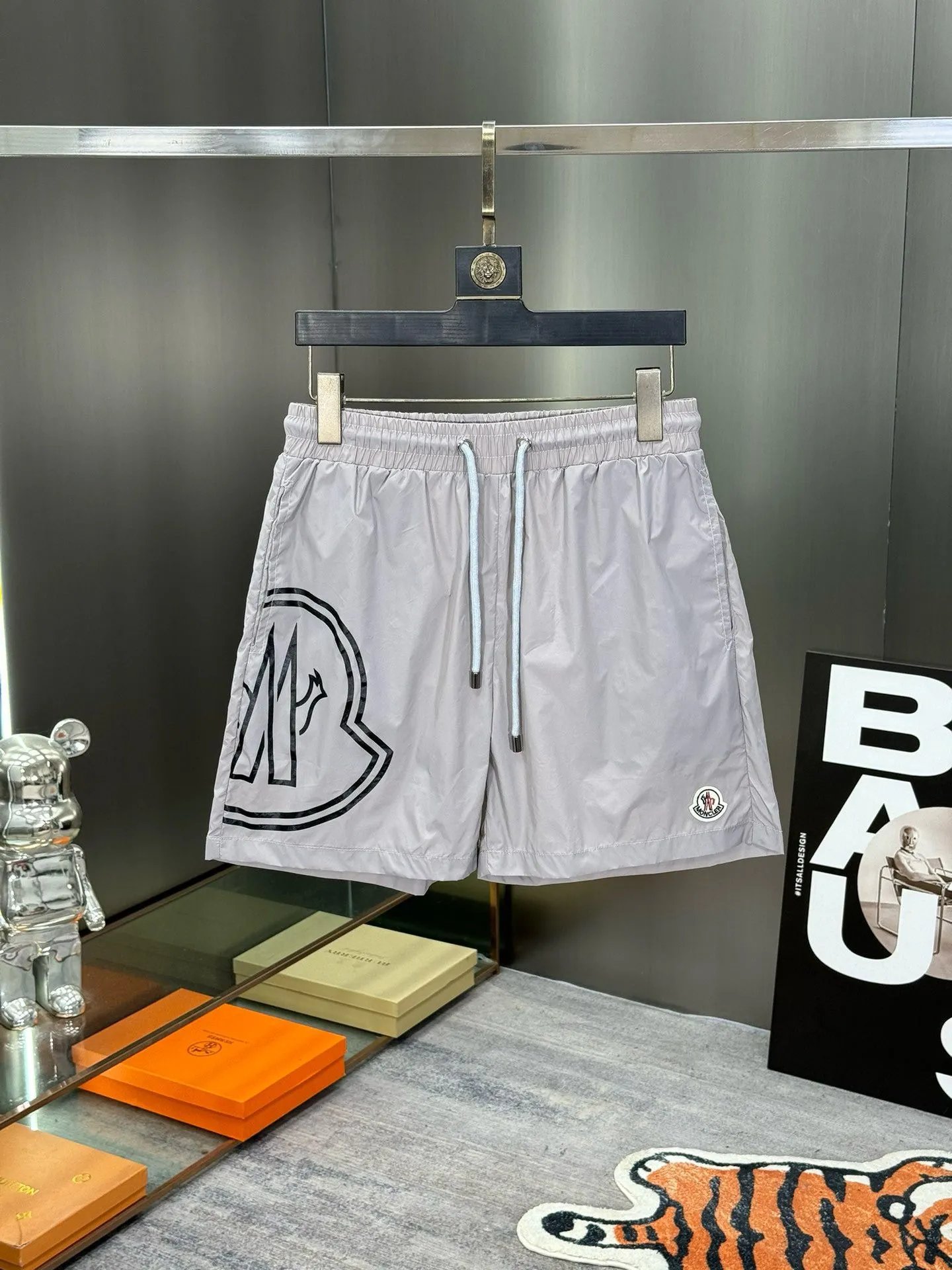 Moncler Shorts Drawstring logo-print — gray