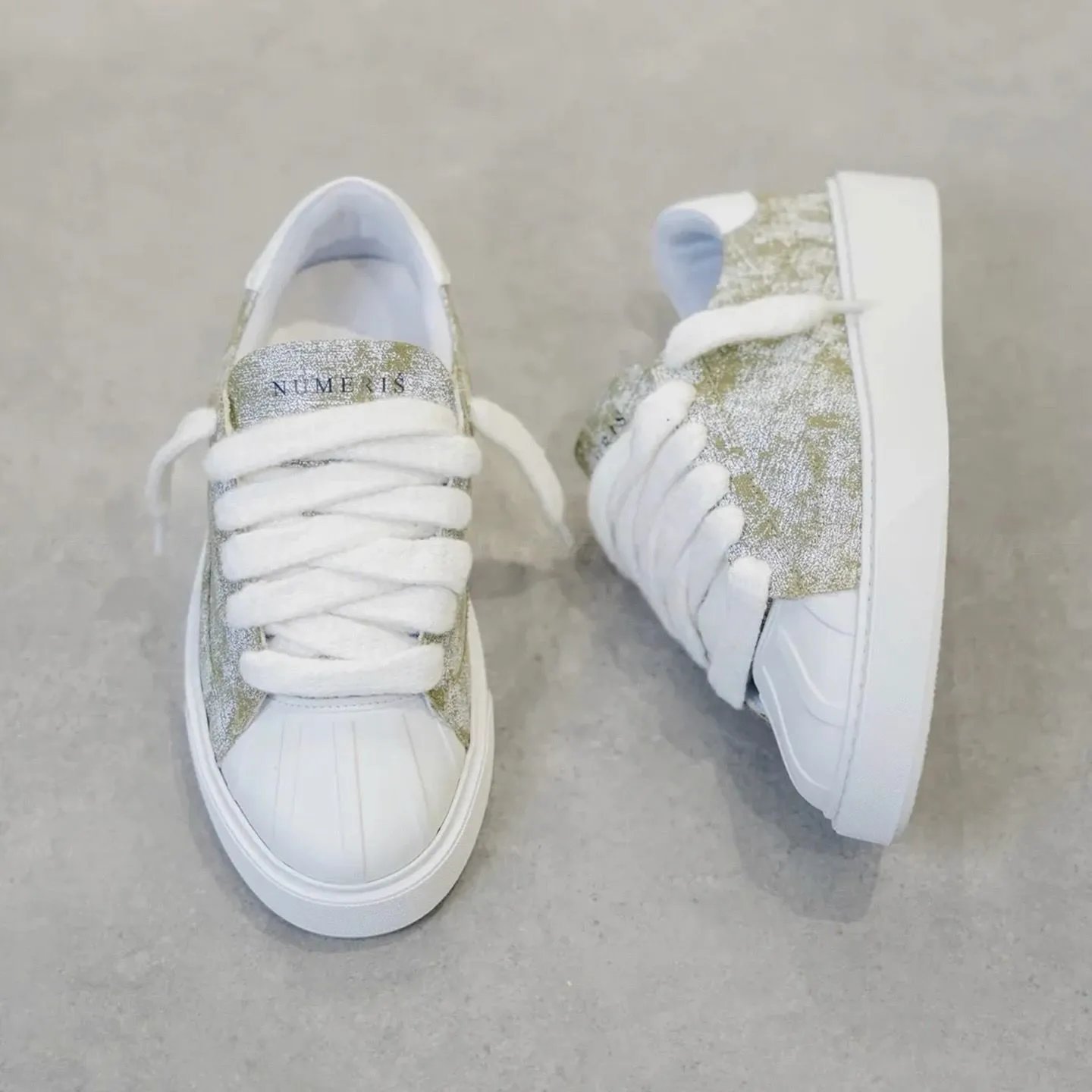 Numeris Sneakers Low-Top Lace-Up — 14