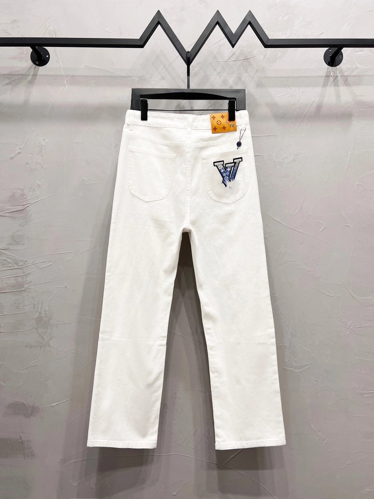 Louis Vuitton Jeans Straight-leg with embroidered rear-pocket logo — 3