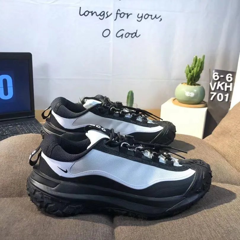 Nike Sneakers ACG Trail — F 2 Black and white