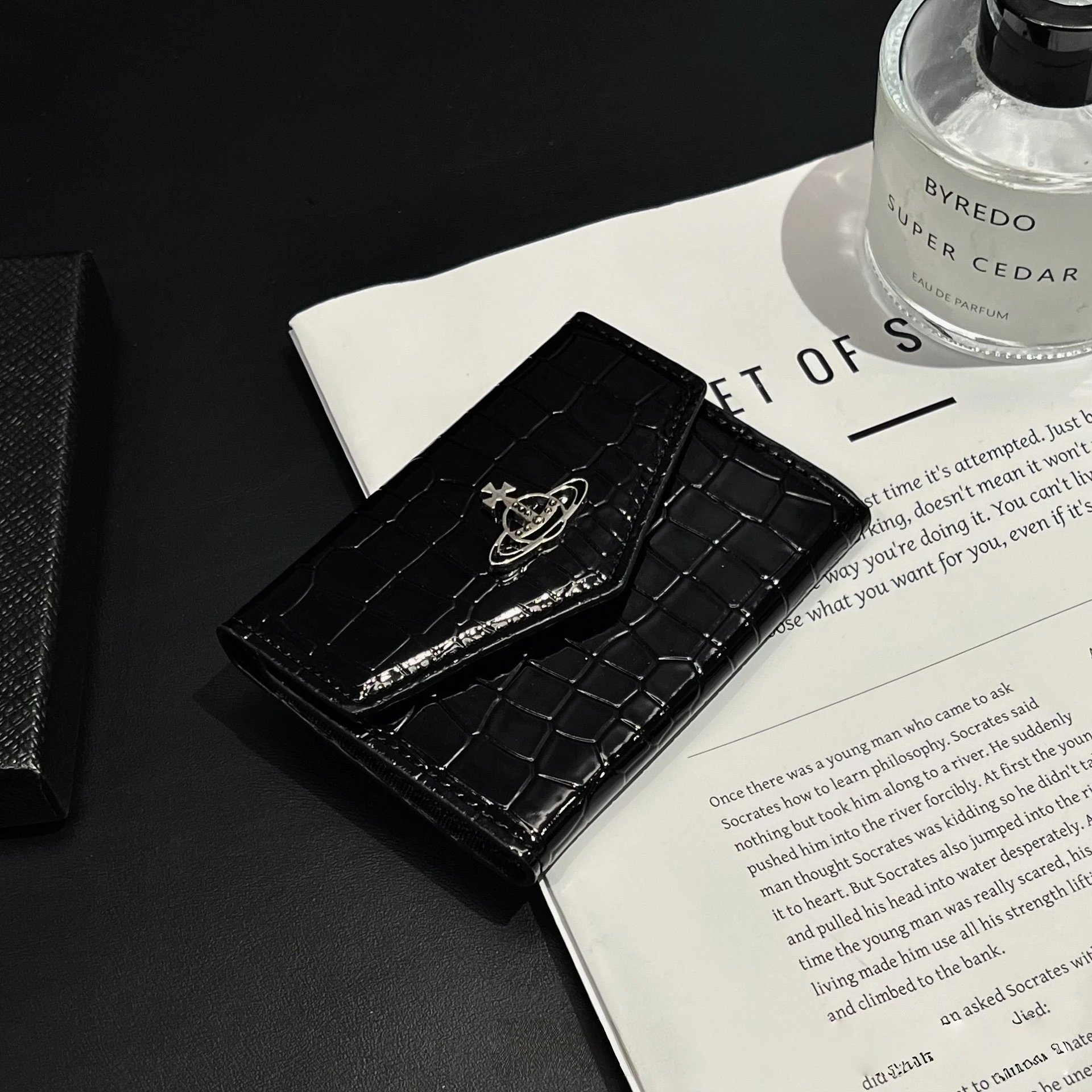 Unbranded Wallets & Card Holders Crocodile-Embossed Holder with Rhinestone Ring Emblem — Accordion cardholder, black crocodile-patterned, with hollowed-out Western-style emblem