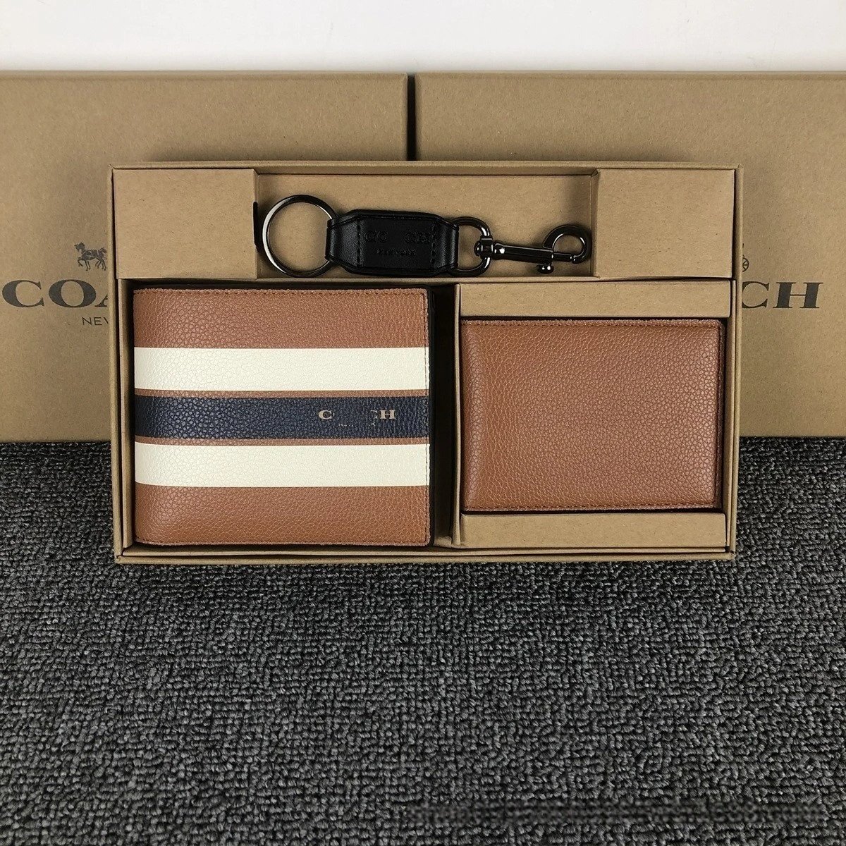 Coach Wolf Print Signature Canvas Bifold Wallet and Key Ring Set Gray - 6