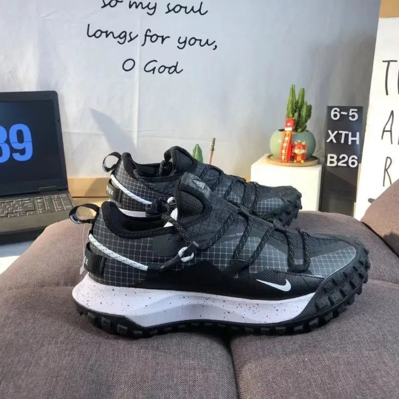 Nike Sneakers ACG Trail — F 1 Black and white