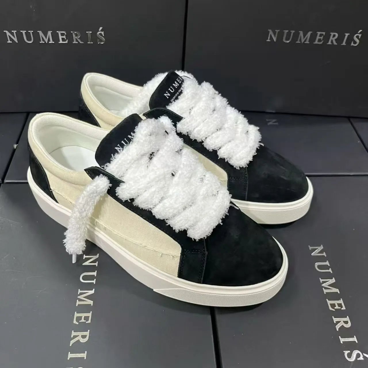 Numeris Sneakers Low-Top Lace-Up — 2