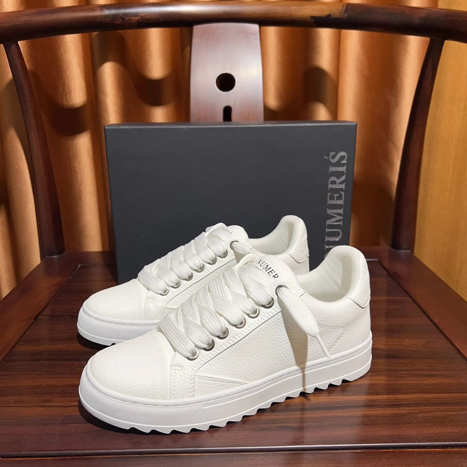 Numeris Sneakers Atelier low-top lace-up — white