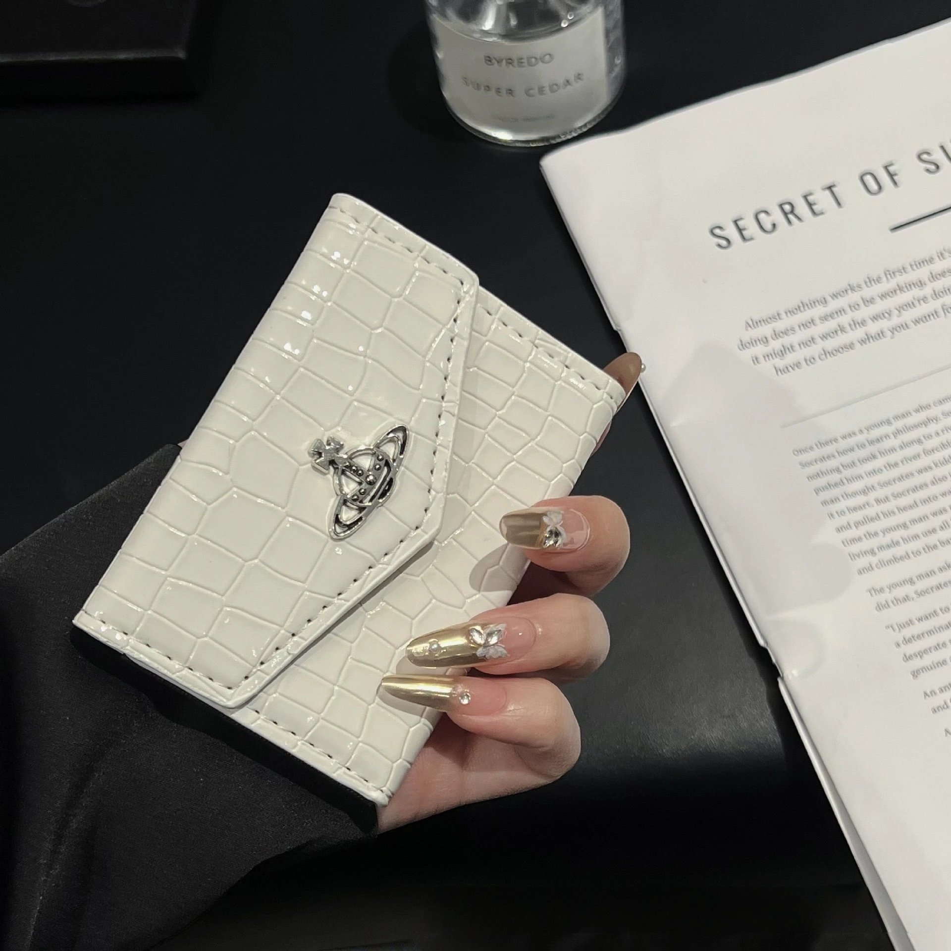 Unbranded Wallets & Card Holders Crocodile-Embossed Holder with Rhinestone Ring Emblem — White crocodile-pattern hollowed-out Western-style cardholder with organ design