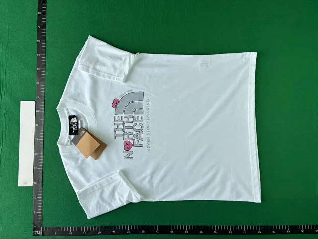 The North Face T-Shirts Short-Sleeve Logo Graphic T-Shirt product detail image 2