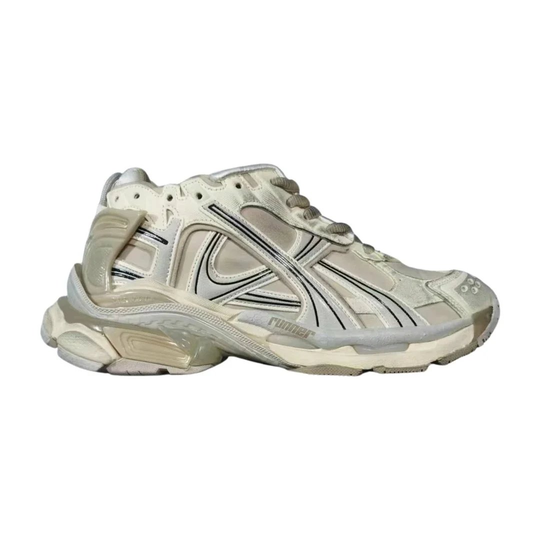 Balenciaga Sneakers Runner 7.5 — Khaki