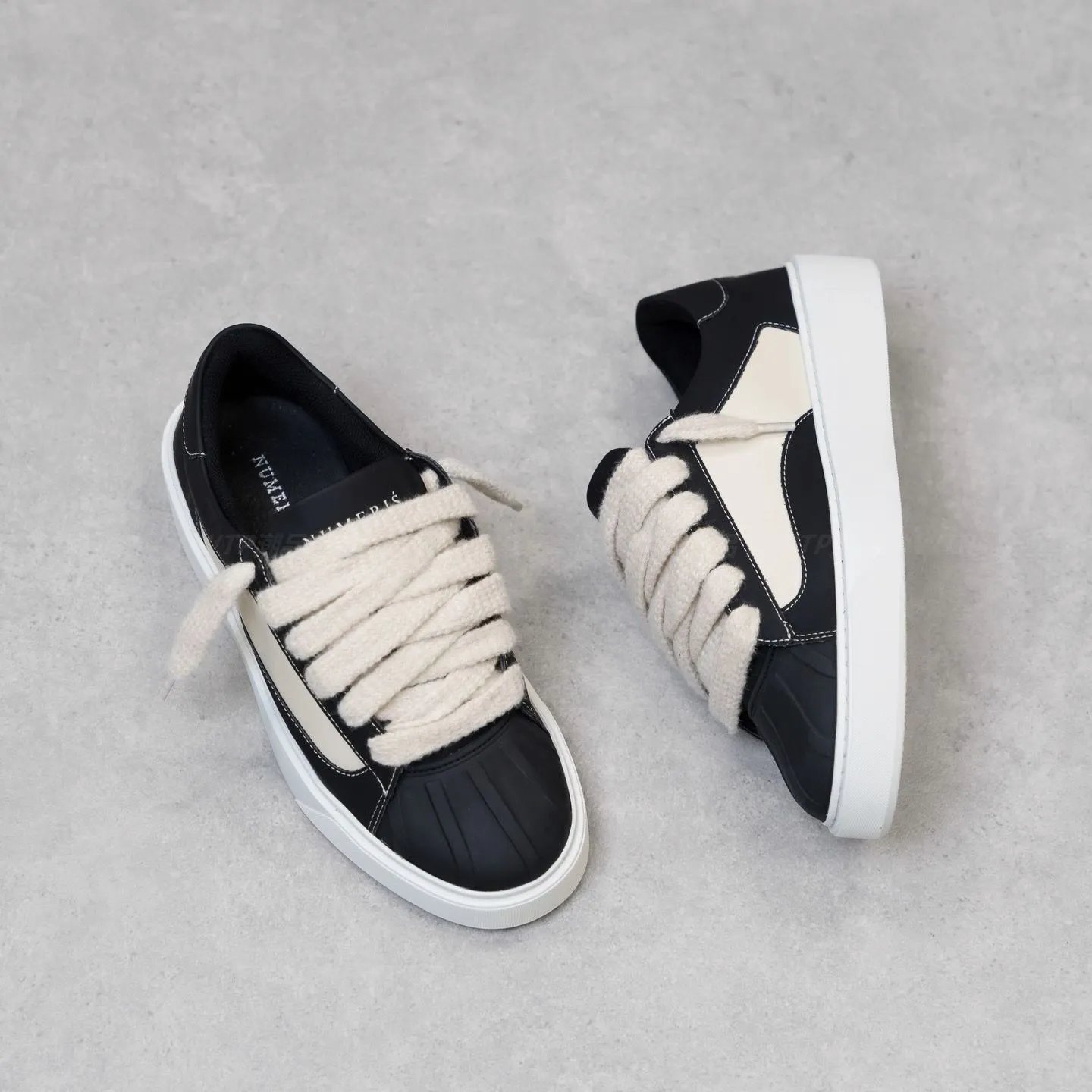 Numeris Sneakers Low-Top Lace-Up — 9