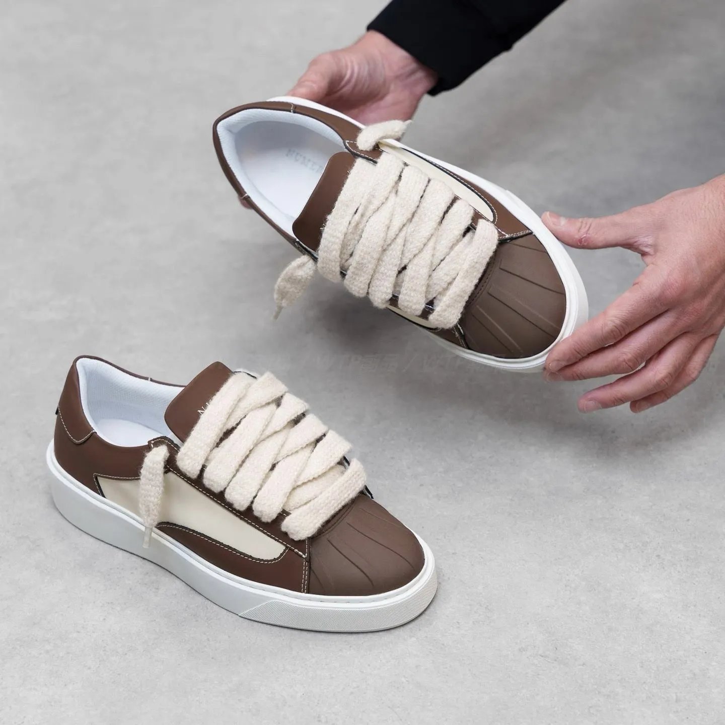 Numeris Sneakers Low-Top Lace-Up — 8