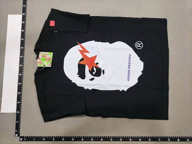 A BATHING APE T-Shirts Short-Sleeve Camouflage Head Graphic product detail image 2