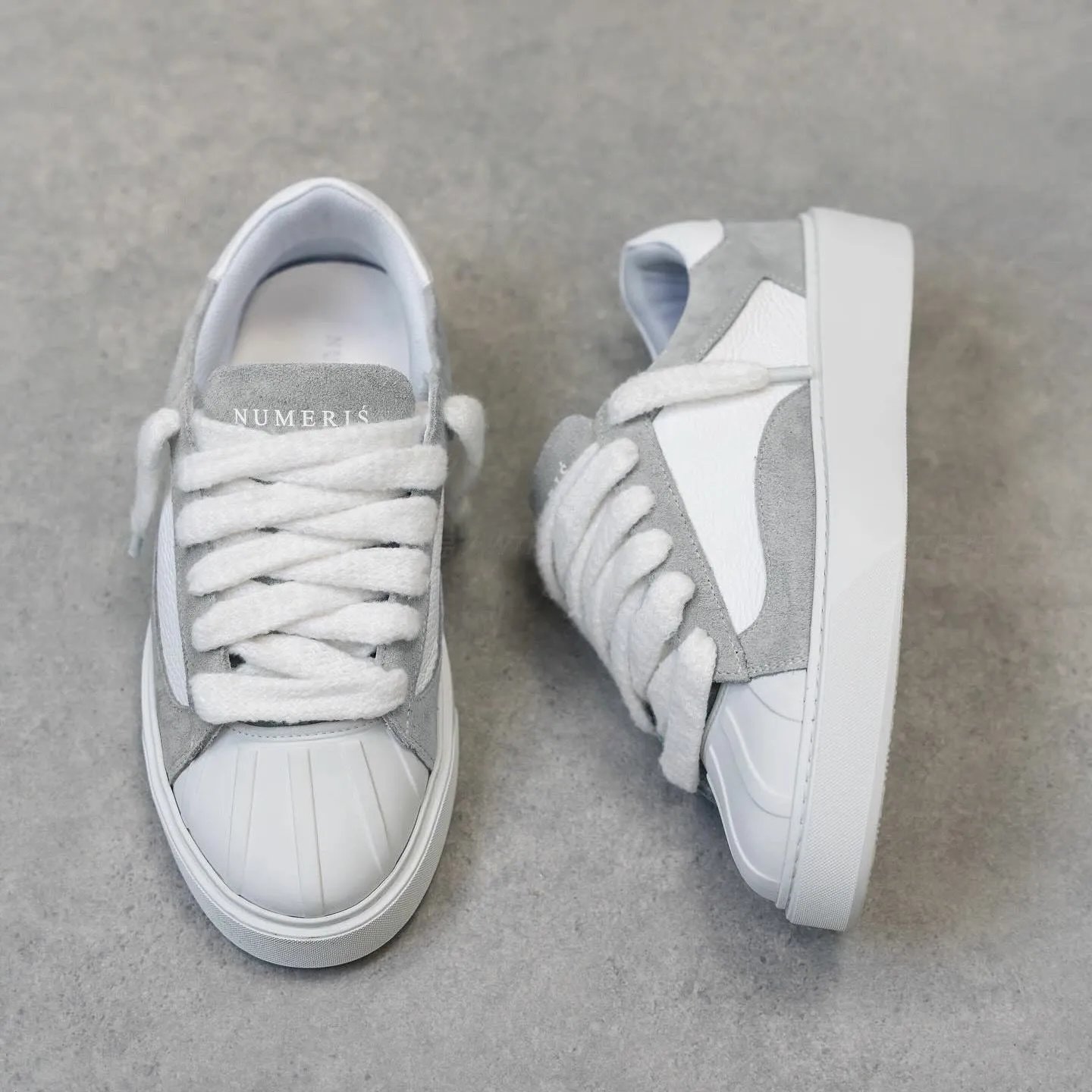Numeris Sneakers Low-Top Lace-Up — 20