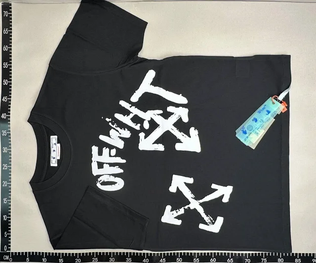 Off-White T-Shirts Arrow graphic print product detail image 3