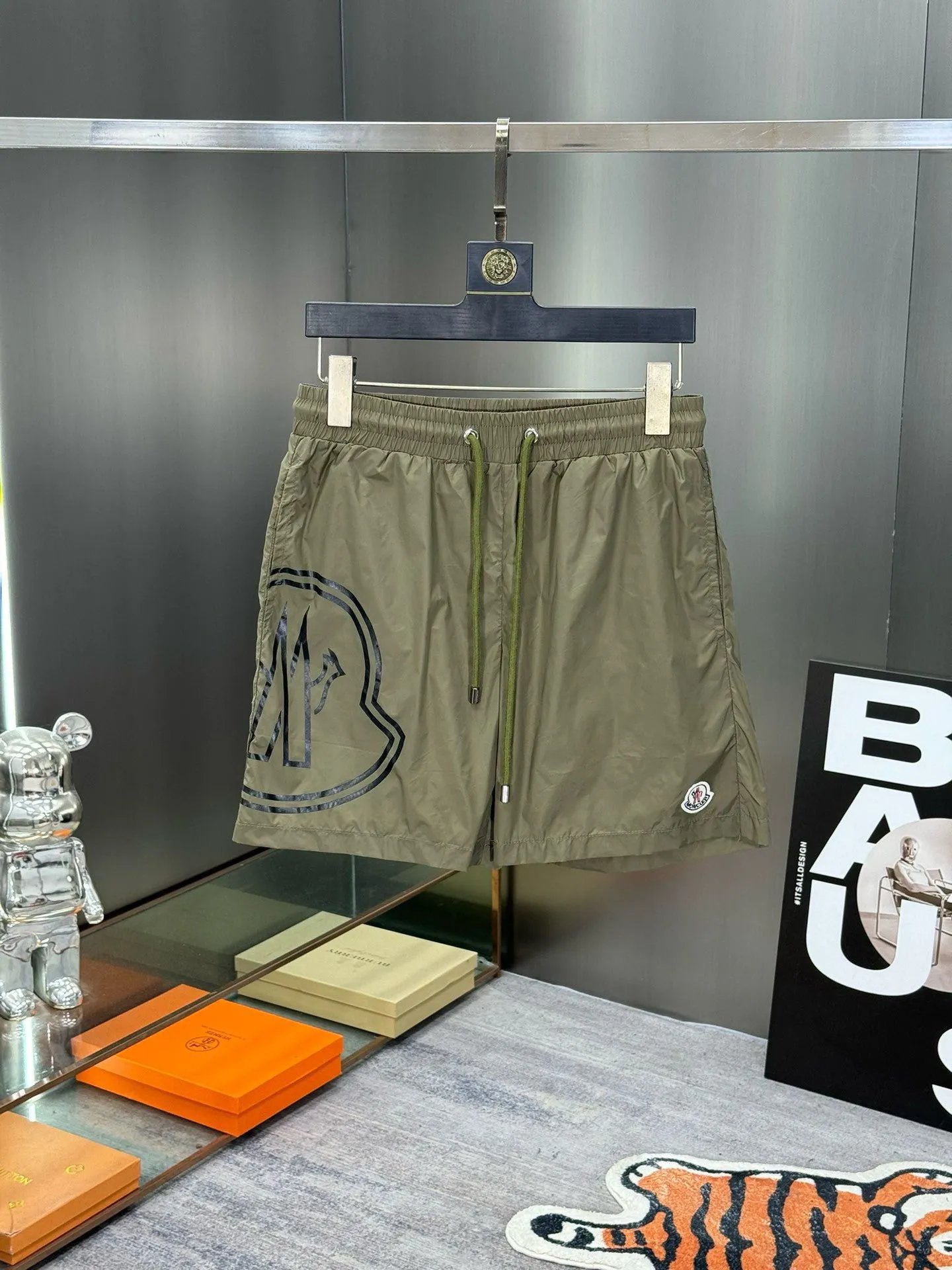 Moncler Shorts Drawstring logo-print — army green