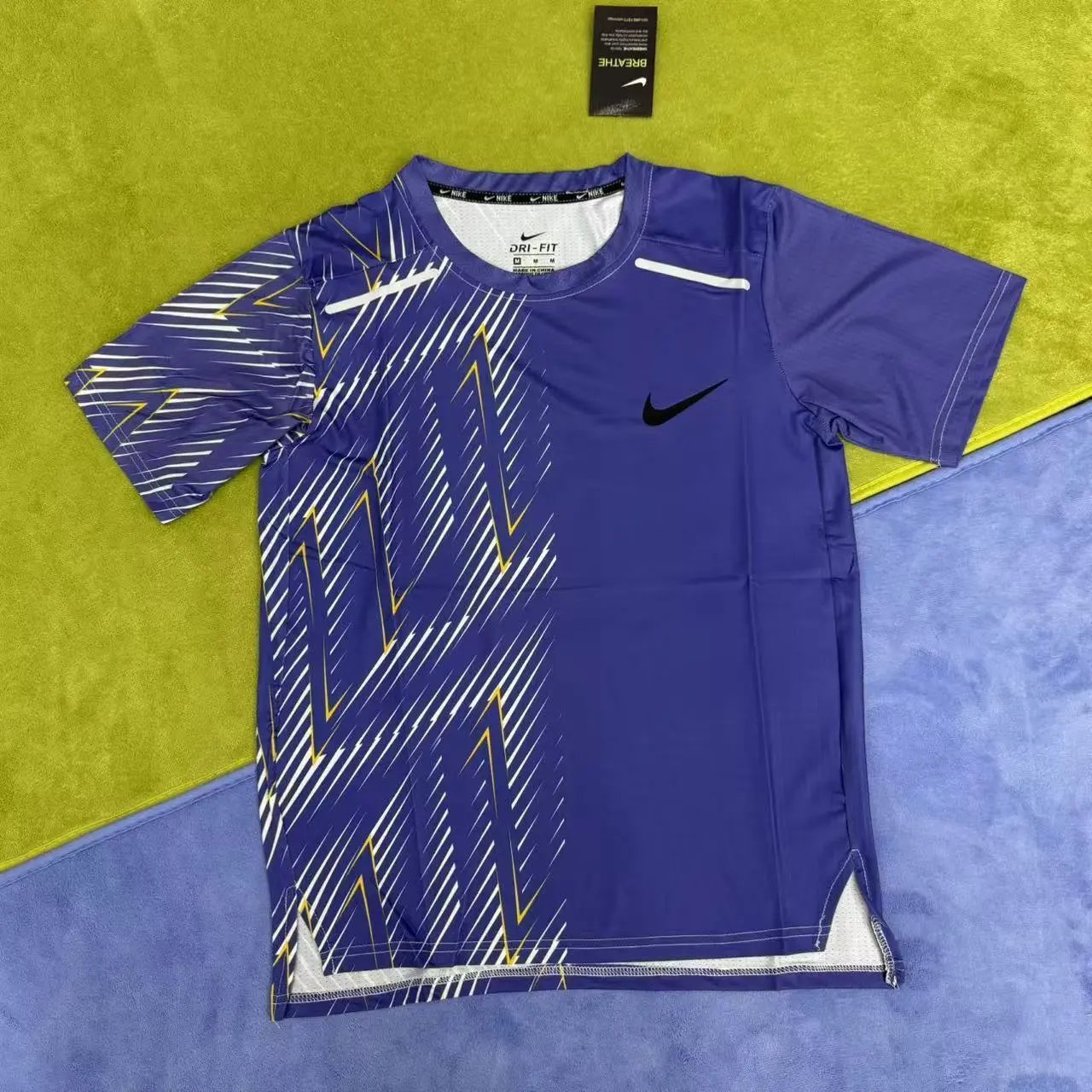 Nike T-Shirts Short-Sleeve Ankle Skeleton Graphic T-Shirt — Reflective strip blue short-sleeve
