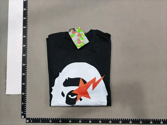 A BATHING APE T-Shirts Short-Sleeve Camouflage Head Graphic product detail image 4