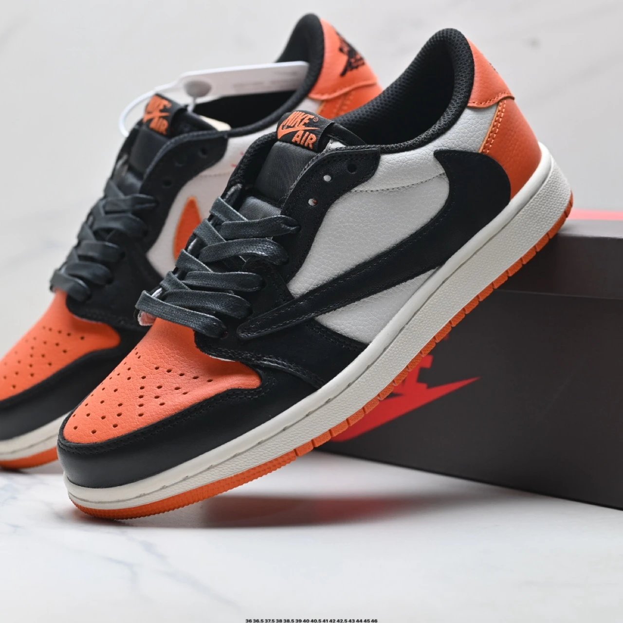 Nike Sneakers Air Jordan 1 Low — 9