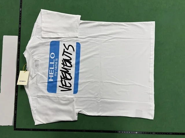 Vetements T-Shirts Graphic Logo Print product detail image 3