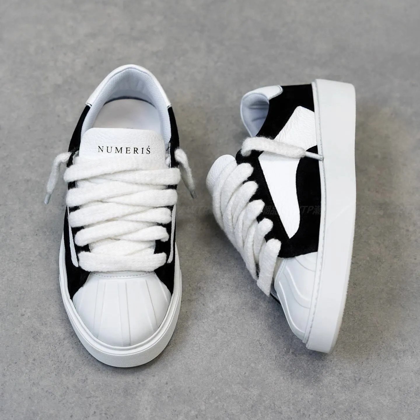 Numeris Sneakers Low-Top Lace-Up — 21