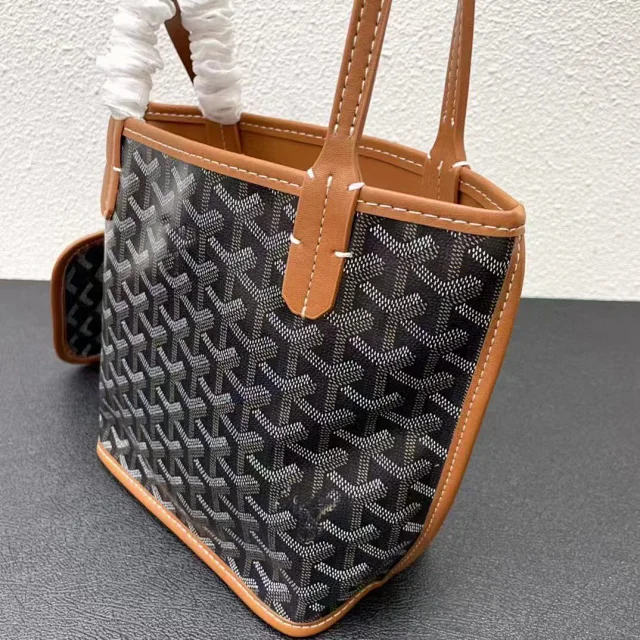 Goyard Backpacks Chevron-pattern flap backpack with top handle product detail image 37