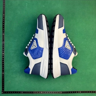 Prada Sneakers Low-top triangle-logo — 24