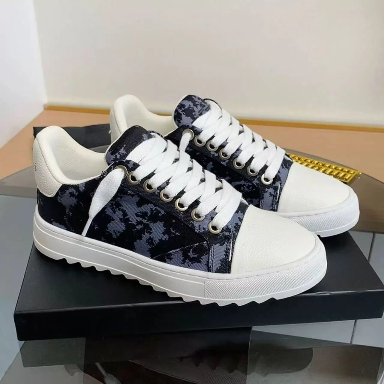 Numeris Sneakers Atelier low-top lace-up — Camouflage Black