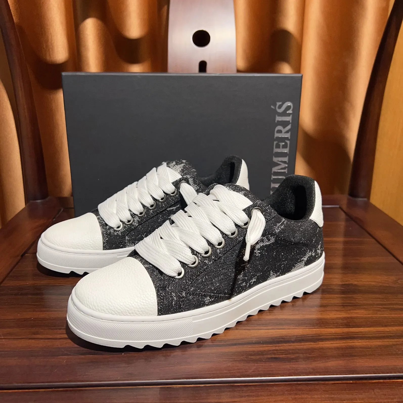 Numeris Sneakers Atelier low-top lace-up — Black tie-dye