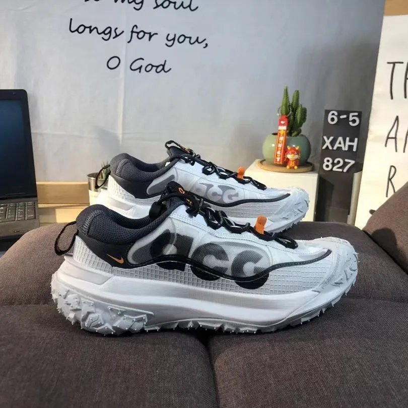 Nike Sneakers ACG Trail — F 2 Black and white