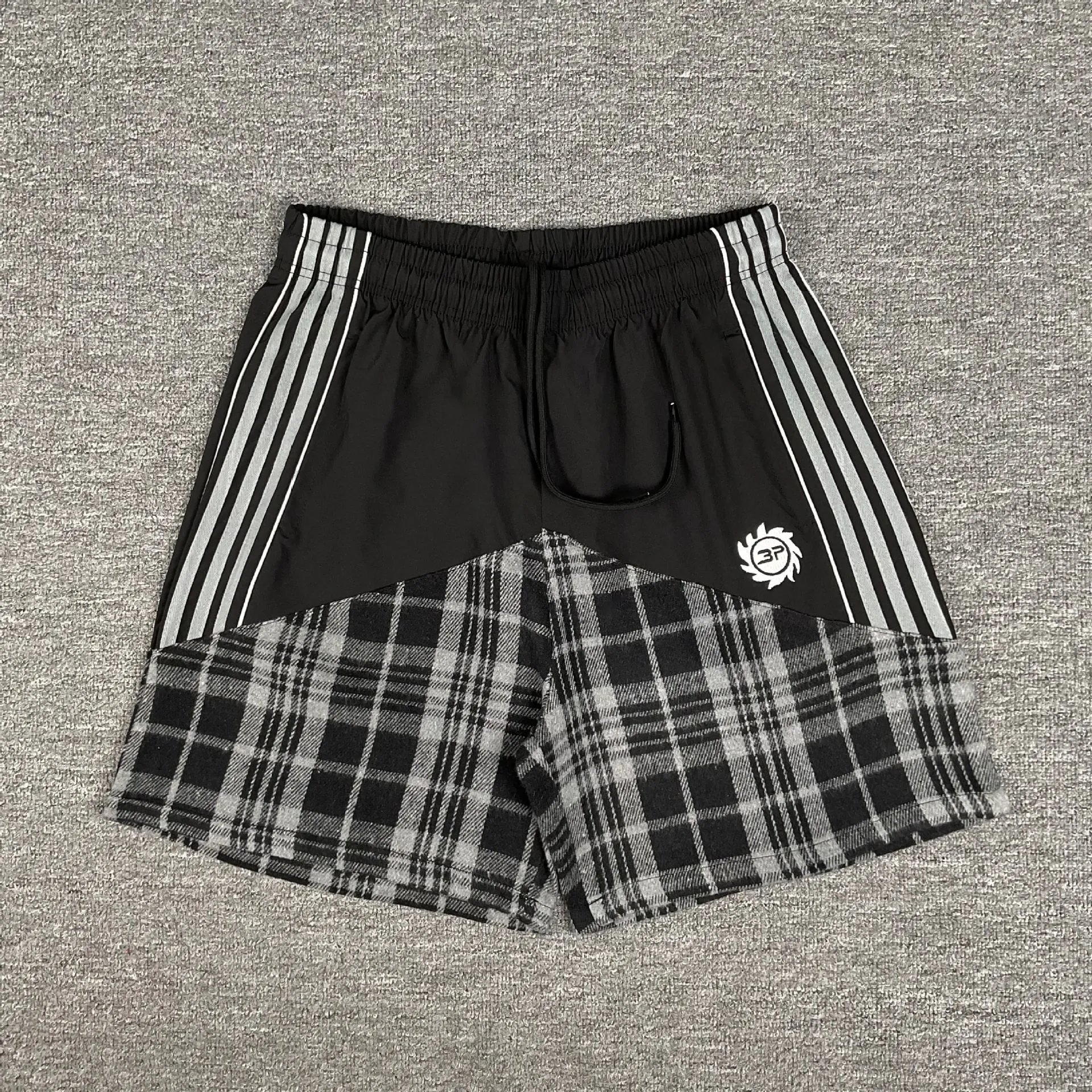 Broken Planet Shorts Graphic and plaid — 3265 Black