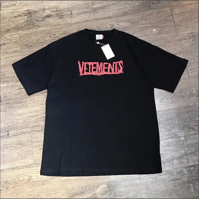 Vetements T-Shirts Graphic Logo Print product detail image 5