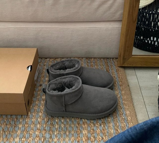 UGG boots: seller detail photo 1
