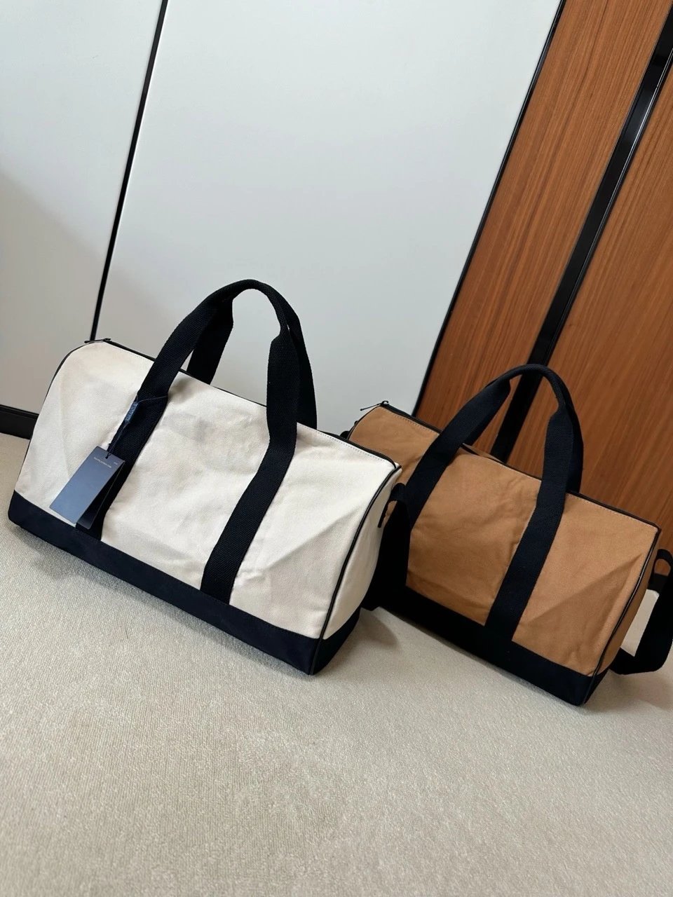 New Large Capacity Wet-Dry Separate Canvas Bag with Shoe Compartment Travel Duffel Bag P 169 Yuan
