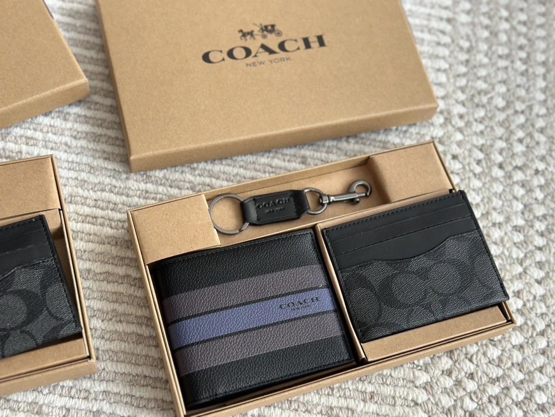 Coach Signature Black Leather Wallet Set with Keychain - 18