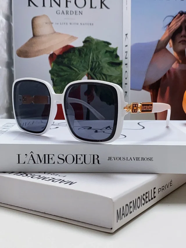 Louis Vuitton Eyewear Oversized square sunglasses product detail image 12