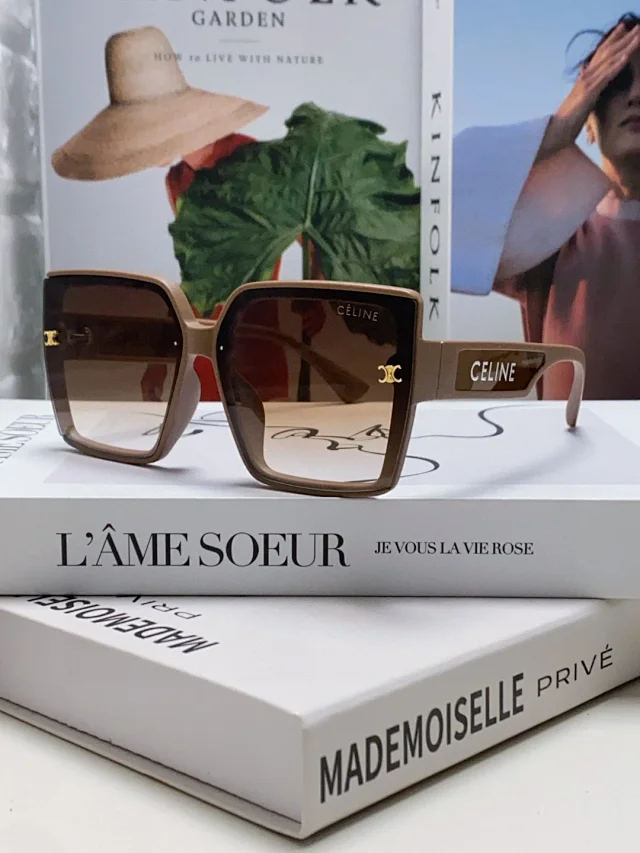 Louis Vuitton Eyewear Oversized square sunglasses product detail image 13
