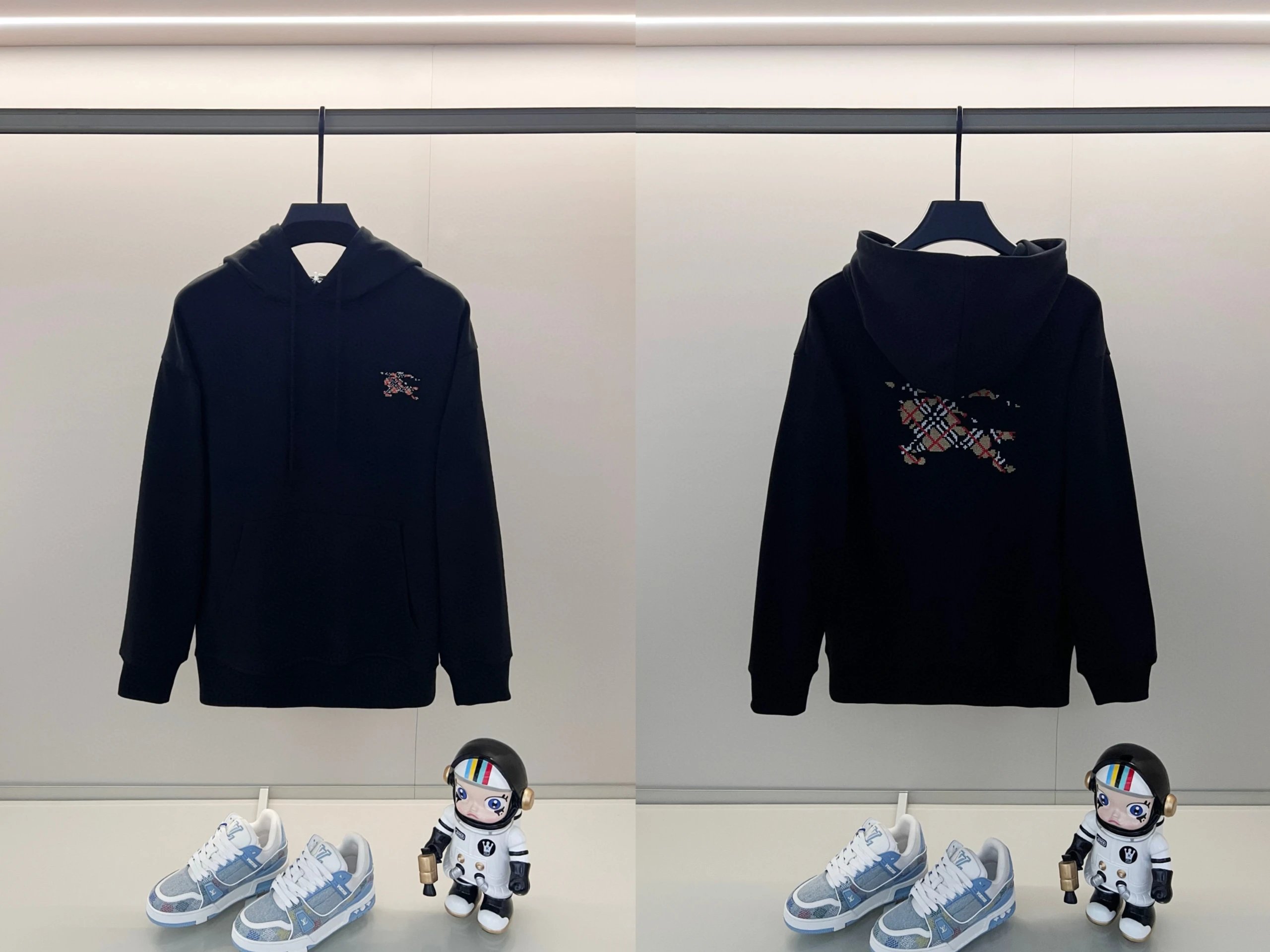 Burberry Hoodies & Sweatshirts Logo Print Pullover Hoodie — 22