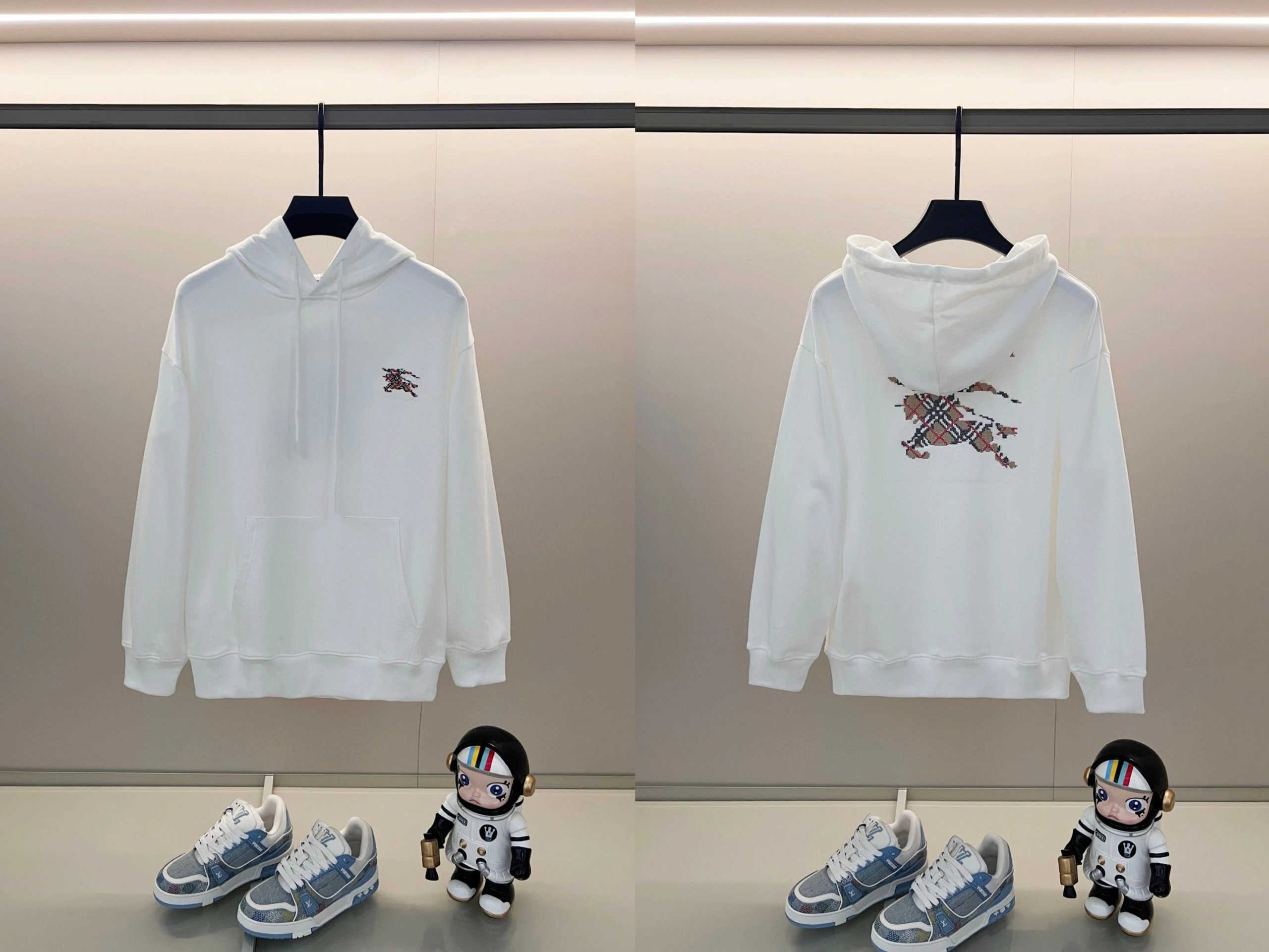 Burberry Hoodies & Sweatshirts Logo Print Pullover Hoodie — 23