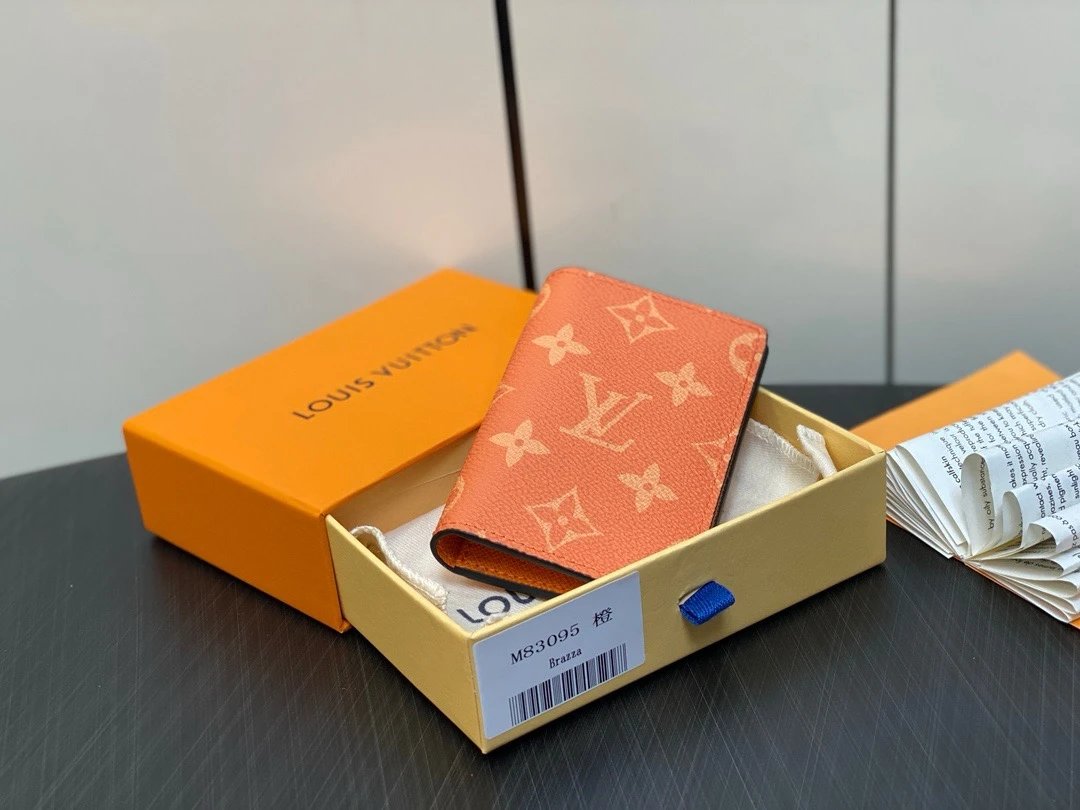 11 Louis Vuitton 钱夹whatsapp 86 187 5004 3665 8