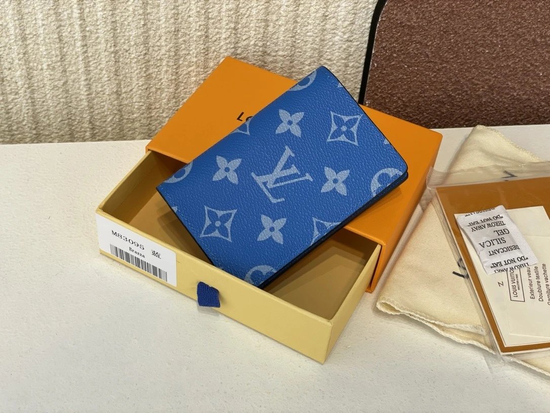 11 Louis Vuitton 钱夹whatsapp 86 187 5004 3665