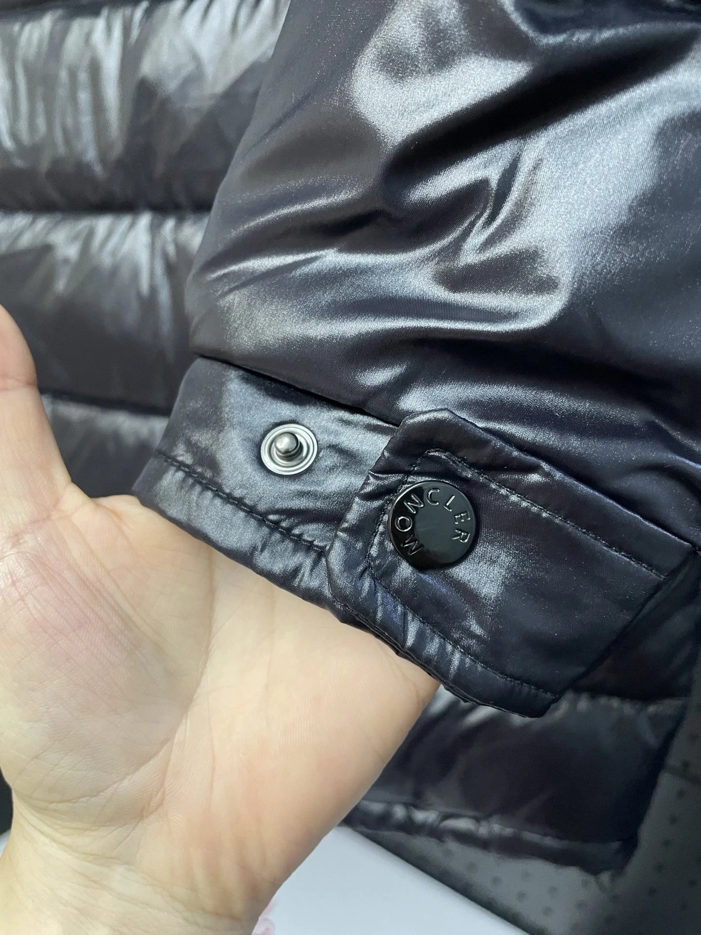 高端NFC玛雅黑色经典羽绒服 8