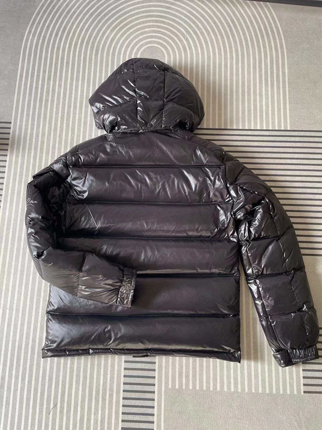 高端NFC玛雅黑色经典羽绒服 6