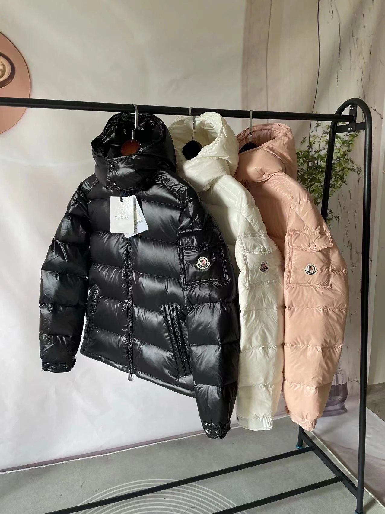 高端NFC玛雅黑色经典羽绒服