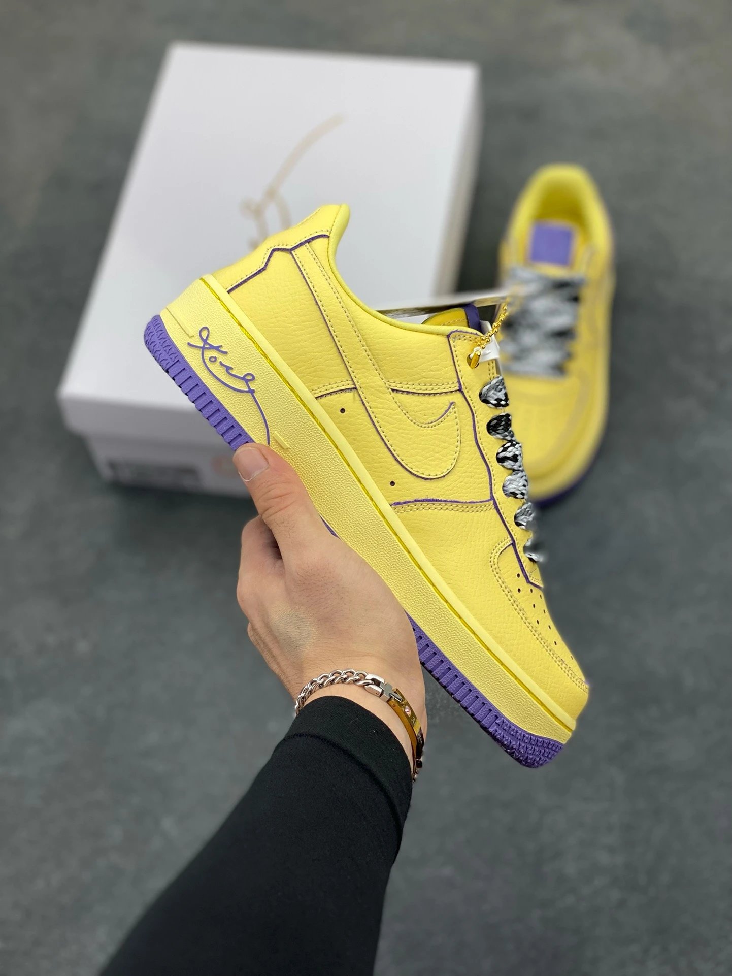 Kobe Bryant  HV9408-700