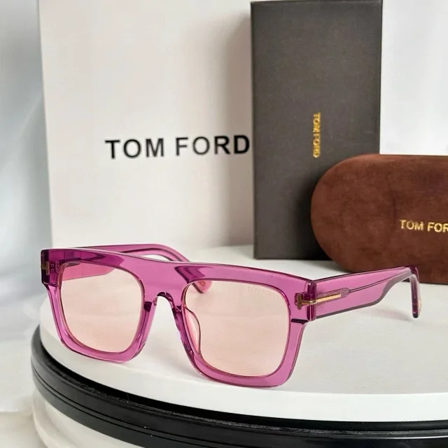 Tom Ford Eyewear Square-frame sunglasses with T-shaped temple accents product detail image 5