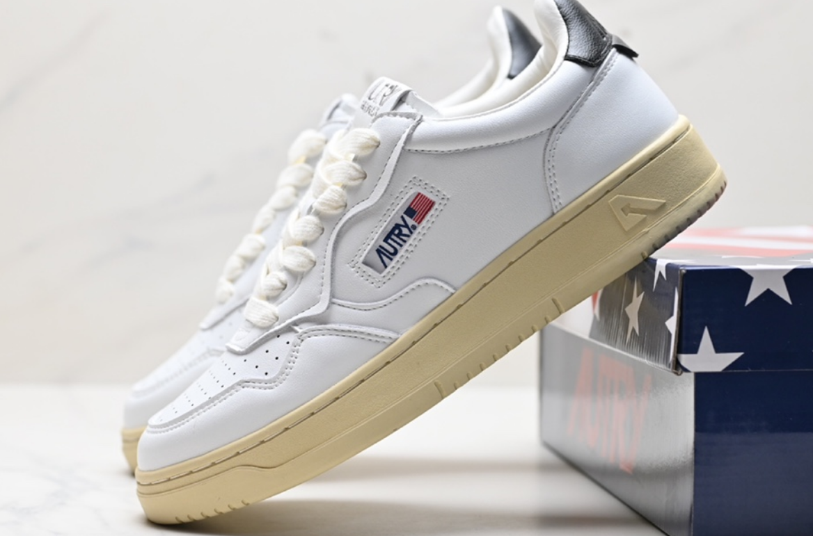 Autry Medalist Low Sneaker White Grey